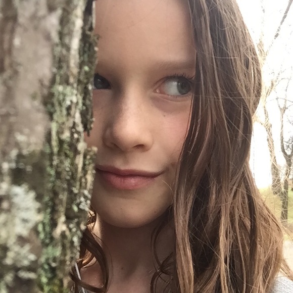 Meet your Posher, Caitlin - Picture 4 of 6